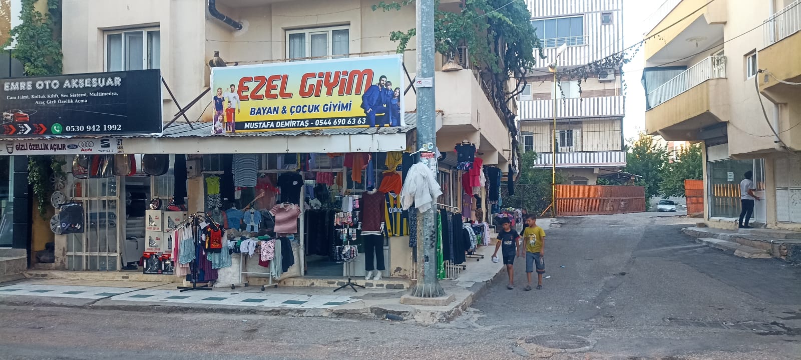 Ezel Bayan ve Çocuk Giyim